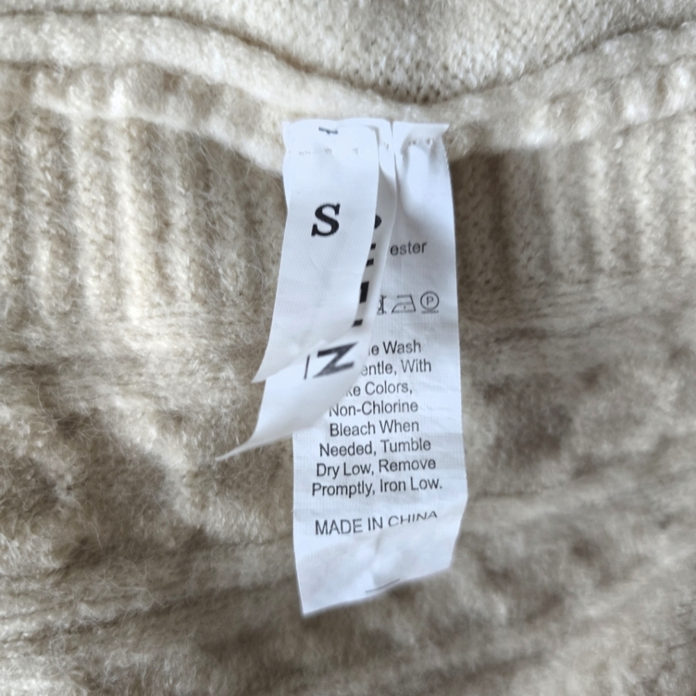 Women's Cream Oversized V-Neck Cable Knit Cropped Cardigan Sweater - Picture 14 of 16